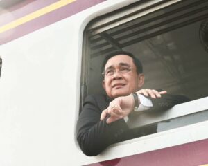 นายกฯ ตรวจเยี่ยมโครงการก่อสร้างรถไฟทางคู่ช่วงมาบกะเบา-ชุมทางถนนจิระ อุโมงค์ที่ 1 สถานีรถไฟหินลับ อ.มวกเหล็ก จ.สระบุรี พอใจความก้าวหน้าเป็นไปตามแผน มั่นใจหากโครงการก่อสร้างรถไฟทางคู่ฯ แล้วเสร็จ จะช่วยเพิ่มประสิทธิภาพการเดินขบวนรถได้สะดวก รวดเร็วยิ่งขึ้น
