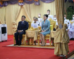 พระบาทสมเด็จพระเจ้าอยู่หัว และสมเด็จพระนางเจ้าฯ พระบรมราชินี เสด็จพระราชดำเนินไปทรงเปิดอาคารเฉลิมพระเกียรติสมเด็จพระนางเจ้าสิริกิติ์ พระบรมราชินาถ ณ โรงพยาบาลพระมงกุฎเกล้า ถนนราชวิถี เขตราชเทวี กรุงเทพมหานคร โดยมีพลเอก ณรงค์พันธ์ จิตต์แก้วแท้ ผู้บัญชาการทหารบก และคณะผู้บริหารโรงพยาบาลเฝ้าฯ รับเสด็จ