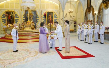 พระบาทสมเด็จพระเจ้าอยู่หัว และสมเด็จพระนางเจ้า ฯ พระบรมราชินี เสด็จออก ณ พระที่นั่งอัมพรสถาน พระราชวังดุสิต พระราชทานพระบรมราชวโรกาสนางชีร์เลย์ เดนนิเซ อากิลาร์ บาร์เรรา (Mrs. Shirley Dennise Aguilar Barrera) ซึ่งมีถิ่นพำนักอยู่ที่กรุงเทพมหานคร เฝ้าทูลละอองธุลีพระบาท ถวายอักษรสาส์นตราตั้ง เป็นเอกอัครราชทูตวิสามัญผู้มีอำนาจเต็มแห่งสาธารณรัฐกัวเตมาลาประจำประเทศไทย