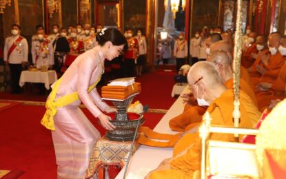 พระบาทสมเด็จพระเจ้าอยู่หัว ทรงพระกรุณาโปรดเกล้าโปรดกระหม่อมให้ สมเด็จพระนางเจ้า ฯ พระบรมราชินี เสด็จพระราชดำเนินแทนพระองค์ ไปในการพระราชพิธีทรงบำเพ็ญพระราชกุศลถวายผ้าพระกฐิน ณ วัดราชประดิษฐสถิตมหาสีมาราม เขตพระนคร กรุงเทพมหานคร