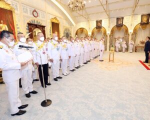 พระบาทสมเด็จพระเจ้าอยู่หัว และสมเด็จพระนางเจ้า ฯ พระบรมราชินี เสด็จออก ณ พระที่นั่งอัมพรสถาน พระราชวังดุสิต พระราชทานพระบรมราชวโรกาสให้นายสุทิน  คลังแสง  รัฐมนตรีว่าการกระทรวงกลาโหม นำ ตุลาการศาลทหารสูงสุด  ตุลาการศาลทหารกลาง  และตุลาการพระธรรมนูญศาลทหารชั้นต้น  เฝ้าทูลละอองธุลีพระบาท  ถวายสัตย์ปฏิญาณก่อนเข้ารับหน้าที่              ในการนี้ พลเอก พิสิษฐ์  นพเมือง  เจ้ากรมพระธรรมนูญ และ พลโท อรรถพล  แผ้วพาลชน หัวหน้าสำนักตุลาการทหารและตุลาการพระธรรมนูญหัวหน้าศาลทหารสูงสุด ร่วมเข้าเฝ้าทูลละอองธุลีพระบาทด้วย