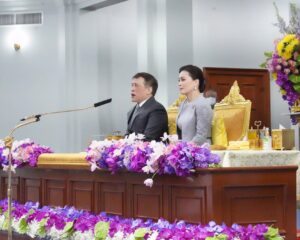 พระบาทสมเด็จพระเจ้าอยู่หัว และสมเด็จพระนางเจ้า ฯ พระบรมราชินี เสด็จลง ณ ศาลาดุสิดาลัย สวนจิตรลดา พระราชวังดุสิต พระราชทานพระบรมราชวโรกาสให้นายจักรพงษ์  แสงมณี รัฐมนตรีช่วยว่าการกระทรวงการต่างประเทศ นำ คณะเอกอัครราชทูตและกงสุลใหญ่ไทยที่ประจำการในต่างประเทศทั่วโลก พร้อมด้วยคณะผู้บริหารระดับสูงของกระทรวงการต่างประเทศ เฝ้าทูลละอองธุลีพระบาท รับพระราชทานพระบรมราโชวาท เพื่อเป็นแนวทางในการปฏิบัติหน้าที่และความเป็นสิริมงคล  ในโอกาสที่กระทรวงการต่างประเทศจัดการประชุมเอกอัครราชทูตและกงสุลใหญ่ไทยที่ประจำการในต่างประเทศทั่วโลก ประจำปี ๒๕๖๖ ระหว่างวันที่ ๑๙ – ๒๔ พฤศจิกายน ๒๕๖๖