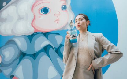 เบลล่า ชวนชมงานออกแบบสุดน่ารัก “Connect the Dots” ที่ได้ Mackcha ศิลปินรุ่นใหม่มาแรง มาเนรมิตรทั้งร้านให้กลายเป็นท้องทะเลสีน้ำเงินสดใส ที่ร้าน Jo s 365 at Reference สาทร-วงเวียนใหญ่