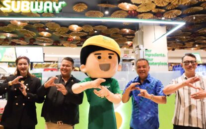 เรวัตฯนายก อบจ.ภูเก็ต เป็นประธานตัดริบบิ้นและแสดงความยินดีในงานเปิดร้าน SUBWAY CENTRAL PHUKET