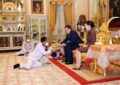 พระบาทสมเด็จพระเจ้าอยู่หัว และสมเด็จพระนางเจ้า ฯ พระบรมราชินี เสด็จออก ณ พระที่นั่งอัมพรสถาน พระราชวังดุสิต พระราชทานพระบรมราชวโรกาสให้ พลเอก สุรยุทธ์  จุลานนท์ ประธานองคมนตรี นำ พลเอก ประยุทธ์  จันทร์โอชา องคมนตรี ซึ่งทรงพระกรุณาโปรดเกล้าโปรดกระหม่อมแต่งตั้ง เฝ้าทูลละอองธุลีพระบาท ถวายสัตย์ปฏิญาณก่อนเข้ารับหน้าที่