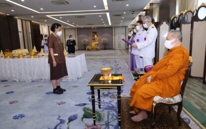 สมเด็จพระกนิษฐาธิราชเจ้า กรมสมเด็จพระเทพรัตนราชสุดา ฯ สยามบรมราชกุมารี เสด็จออก ณ วังสระปทุม พระราชทานพระราชวโรกาสให้ ศาสตราจารย์ นายแพทย์ปิยะมิตร ศรีธรา คณบดีคณะแพทยศาสตร์โรงพยาบาลรามาธิบดี มหาวิทยาลัยมหิดล