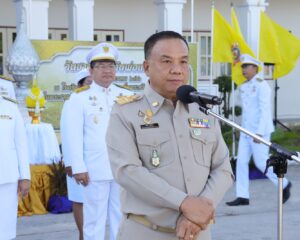 เรวัตฯ นายก อบจ.ภูเก็ต พบปะนักเรียน ในงานวันพ่อแห่งชาติ ณ ร.ร.เฉลิมพระเกียรติสมเด็จพระศรีนครินทร์ ภูเก็ต