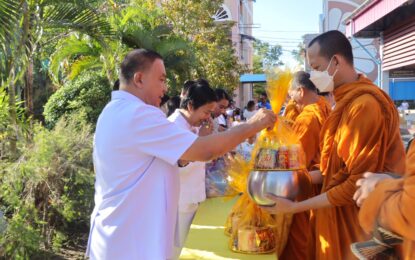 เรวัตฯ นายก อบจ.ภูเก็ต เป็นประธานพิธีสมโภชพระพุทธชินราชและพิธีทำบุญประจำปี ร.ร.อบจ.สาธิตร่วมพัฒนา