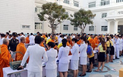 เรวัตฯ นายก อบจ.ภูเก็ต มอบหมายให้ รองนายก อบจ.ภูเก็ต ร่วมพิธีทำบุญตักบาตรถวายพระราชกุศลและพิธีถวายพระพร เนื่องในโอกาสวันคล้ายวันประสูติ สมเด็จพระเจ้าลูกเธอ เจ้าฟ้าสิริวัณณวรี นารีรัตนราชกัญญา
