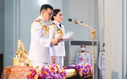 พระบาทสมเด็จพระเจ้าอยู่หัวและสมเด็จพระนางเจ้าฯพระบรมราชินี พระราชทานพระบรมราชวโวกาสให้ผู้ที่สำเร็จ การศึกษา จากวิทยาลัย เหล่าทัพต่างๆ เฝ้าทูลละอองธุลีพระบาท รับพระราชทาน ปริญญาบัตร  วุฒิบัตร ประกาศนียบัตร และเข็มวิทยฐานะ