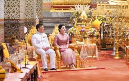 พระบาทสมเด็จพระเจ้าอยู่หัว และสมเด็จพระนางเจ้า ฯ พระบรมราชินี เสด็จพระราชดำเนินไปทรงบำเพ็ญพระราชกุศลในการพระราชพิธีสงกรานต์ ณ หอพระสุราลัยพิมาน พระที่นั่งไพศาลทักษิณ หอพระธาตุมณเฑียร และพระที่นั่งอมรินทรวินิจฉัย พระบรมมหาราชวัง