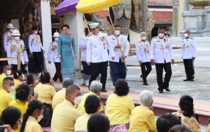 พระบาทสมเด็จพระเจ้าอยู่หัว และสมเด็จพระนางเจ้า ฯ พระบรมราชินี เสด็จพระราชดำเนินไปในการพระราชพิธีพืชมงคล พุทธศักราช ๒๕๖๗ ณ พระอุโบสถวัดพระศรีรัตนศาสดาราม  พระบรมมหาราชวัง