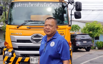 เรวัตฯ นายก อบจ.ภูเก็ต มอบหมายให้ รองนายก อบจ.ภูเก็ต นำรถบรรทุกน้ำให้บริการประชาชน