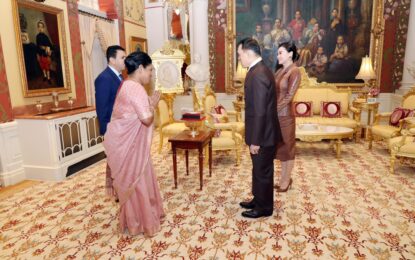 พระบาทสมเด็จพระเจ้าอยู่หัว และสมเด็จพระนางเจ้า ฯ พระบรมราชินี พระราชทานพระบรมราชวโรกาสให้ นางโกโลนเน อัปปุหามิลาเค จมินทะ อิโนกา โกโลนเน (Mrs. Colonne Appuhamillage Chaminda Inoka Colonne) เอกอัครราชทูตสาธารณรัฐสังคมนิยมประชาธิปไตยศรีลังกาประจำประเทศไทย