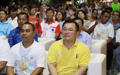 เรวัตฯ นายก อบจ.ภูเก็ต มอบหมายให้ รองนายก อบจ.ภูเก็ต ร่วมพิธีเปิดโครงการ “เดินริมเล” ประจำปี 2567
