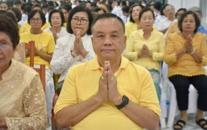 เรวัตฯ นายก อบจ.ภูเก็ต ร่วมพิธีทอดผ้าป่า เพื่อถวายเป็นพระราชกุศล แด่สมเด็จพระศรีนครินทราบรมราชชนนี เนื่องในวันคล้ายวันสวรรคต