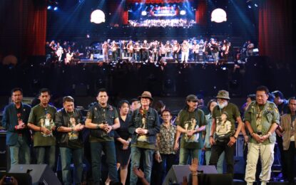 ปรากฏการณ์ดนตรี “ศิลปินระดับตำนาน” รวมพลังน้ำใจ คอนเสิร์ต “เพื่อนไม่ทิ้งกัน”ช่วยเหลือ“สีเผือก คนด่านเกวียน”
