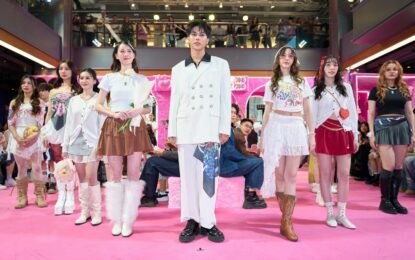 สยามเซ็นเตอร์ จับมือ โทรฟี่ จัดแฟชั่นโชว์ “Siam Center x TROFI Flower Love Fashion Show” รับวาเลนไทน์