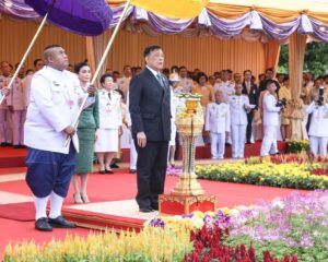 พระบาทสมเด็จพระเจ้าอยู่หัว และสมเด็จพระนางเจ้า ฯ พระบรมราชินี เสด็จพระราชดำเนินไปทรงเปิดสวนสมเด็จพระนางเจ้าสิริกิติ์ฯ สวนพฤกษศาสตร์สากล มาตรฐาน BGCI และสวนจากภูผาสู่มหานที ณ สวนสมเด็จพระนางเจ้าสิริกิติ์ฯ เขตจตุจักร กรุงเทพมหานคร  โดยมีนายจรัลธาดา กรรณสูต องคมนตรี ประธานกรรมการมูลนิธิสวนสมเด็จพระนางเจ้าสิริกิติ์ฯ ท่านผู้หญิงจรุงจิตต์ ทีขะระ กรรมการและเลขาธิการมูลนิธิสวนสมเด็จพระนางเจ้าสิริกิติ์ฯ นายชัชชาติ สิทธิพันธุ์ ผู้ว่าราชการกรุงเทพมหานคร