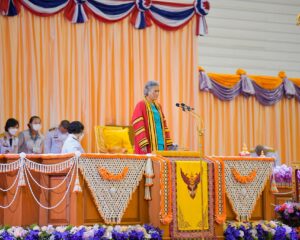 พระบาทสมเด็จพระเจ้าอยู่หัว ทรงพระกรุณาโปรดเกล้าโปรดกระหม่อมให้ สมเด็จพระกนิษฐาธิราชเจ้า กรมสมเด็จพระเทพรัตนราชสุดา ฯ สยามบรมราชกุมารี  เสด็จพระราชดำเนินแทนพระองค์ไปในการพระราชทานปริญญาบัตรแก่ผู้สำเร็จการศึกษาจาก สถาบันเทคโนโลยีพระจอมเกล้าเจ้าคุณทหารลาดกระบัง ประจำปีการศึกษา ๒๕๖๖ เป็นวันที่ ๒ ณ หอประชุมเจ้าพระยาสุรวงษ์ไวยวัฒน์ (วร บุนนาค) สถาบันเทคโนโลยีพระจอมเกล้าเจ้าคุณทหารลาดกระบัง เขตลาดกระบัง กรุงเทพมหานคร