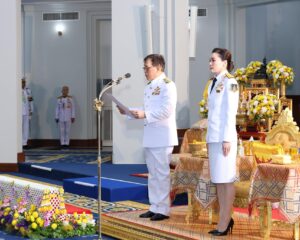 พระบาทสมเด็จพระเจ้าอยู่หัว และสมเด็จพระนางเจ้า ฯ พระบรมราชินี เสด็จลง ณ ศาลาดุสิดาลัย สวนจิตรลดา พระราชวังดุสิต พระราชทานพระบรมราชวโรกาสให้ นายภูมิธรรม เวชยชัย รัฐมนตรีว่าการกระทรวงกลาโหม นำ ผู้สำเร็จการศึกษาจากโรงเรียนนายร้อยพระจุลจอมเกล้า  โรงเรียนนายเรืออากาศนวมินทกษัตริยาธิราช  โรงเรียนนายเรือ และสถาบันการศึกษาทางทหารต่างประเทศ ประจำปีการศึกษา ๒๕๖๖ เฝ้าทูลละอองธุลีพระบาท รับพระราชทานกระบี่และปริญญาบัตร และผู้สำเร็จการศึกษาจากวิทยาลัยแพทยศาสตร์พระมงกุฎเกล้า ประจำปีการศึกษา ๒๕๖๖ เฝ้าทูลละอองธุลีพระบาท รับพระราชทานกระบี่