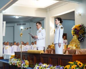 พระบาทสมเด็จพระเจ้าอยู่หัวและสมเด็จพระนางเจ้าฯ พระบรมราชินี พระราชทานพระบรมราช วโรกาส ให้ ผู้ทรงคุณวุฒิ และ ผู้สำเร็จการศึกษา จาก วิทยาลัยป้องกันราชอาณาจักร และ วิทยาลัยเสนาธิการทหาร เฝ้าทูลละอองธุลีพระบาท