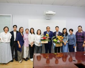 คุณจินา โอสถศิลป์ ประธานเจ้าหน้าที่บริหาร บริษัท จีดีเอช  ห้าห้าเก้า จำกัด และ คุณปรียาวรรณ ภูวกุล รองประธานเจ้าหน้าที่บริหาร บริษัท จีดีเอช ห้าห้าเก้า จำกัดมอบกระเช้าขอบคุณสำหรับการสนับสนุนที่มีให้กับภาพยนตร์ “หลานม่า” จนสามารถสร้างประวัติศาสตร์ให้กับภาพยนตร์ไทยด้วยการเข้ารอบ 15 เรื่องสุดท้ายในการเข้าชิงรางวัลออสการ์ ครั้งที่ 97