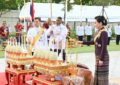 พระบาทสมเด็จพระเจ้าอยู่หัว และสมเด็จพระนางเจ้า ฯ พระบรมราชินี เสด็จพระราชดำเนินโดยรถยนต์พระที่นั่ง  ไปในการพระราชพิธีวันพระบาทสมเด็จพระพุทธยอดฟ้าจุฬาโลกมหาราช และวันที่ระลึกมหาจักรีบรมราชวงศ์ พุทธศักราช ๒๕๖๘ ณ ปฐมบรมราชานุสรณ์ สะพานพระพุทธยอดฟ้า และเสด็จพระราชดำเนินไปทรงนมัสการพระพุทธมหามณีรัตนปฏิมากร กับทรงกราบถวายบังคมพระบรมรูปสมเด็จพระบูรพมหากษัตริยาธิราช ณ พระอุโบสถวัดพระศรีรัตนศาสดาราม และปราสาทพระเทพบิดร พระบรมมหาราชวัง