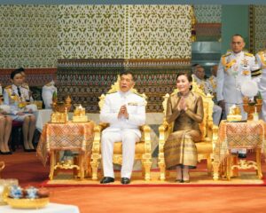 ในหลวง-พระราชินี เสด็จฯ ไปทรงบำเพ็ญพระราชกุศลในการพระราชพิธีสงกรานต์
