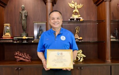 เรวัตฯ นายก อบจ.ภูเก็ต รับรางวัลผู้มีคุณูปการต่อการศึกษา จ.ภูเก็ต