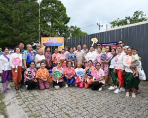 เรวัตฯ นายก อบจ.ภูเก็ต ร่วมกิจกรรมรดน้ำดำหัวผู้สูงอายุ สืบสานประเพณีสงกรานต์ ประจำปี 2568 ณ รพ.สต.ศรีสุนทร