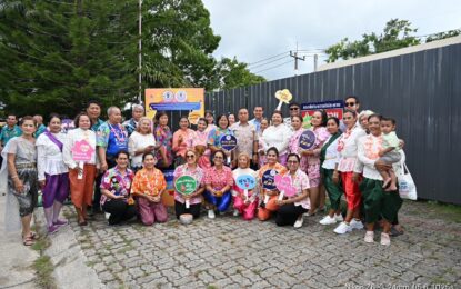 เรวัตฯ นายก อบจ.ภูเก็ต ร่วมกิจกรรมรดน้ำดำหัวผู้สูงอายุ สืบสานประเพณีสงกรานต์ ประจำปี 2568 ณ รพ.สต.ศรีสุนทร