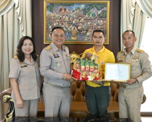 เรวัตฯ นายก อบจ.ภูเก็ต ร่วมแสดงความยินดีกับ “สิบเอกจารุพล ลิ่มปีสุทธิ์” ได้รับประกาศเกียรติคุณยกย่องเชิดชูเกียรติบุคคลผู้กระทำความดี ประจำปี พ.ศ.2567
