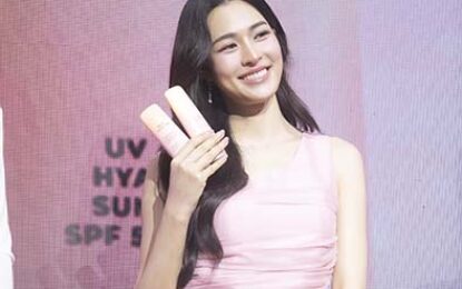 “หลิงหลิง” คว้าแบรนด์แอมบาสเดอร์คนแรกของคลีนบิวตี้แบรนด์  “HER HYNESS” เผยเคล็ดลับการดูแลผิวอย่างยั่งยืน บูสต์ผิวให้กันแดดได้เอง ด้วย “UV Adapt Hya Water Sunscreen SPF50+ PA++++”