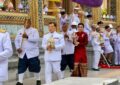 พระบาทสมเด็จพระเจ้าอยู่หัว และสมเด็จพระนางเจ้า ฯ พระบรมราชินี  เสด็จพระราชดำเนินไปในการพระราชพิธีทรงบำเพ็ญพระราชกุศลวิสาขบูชา พุทธศักราช ๒๕๖๘ ณ พระอุโบสถวัดพระศรีรัตนศาสดาราม พระบรมมหาราชวัง