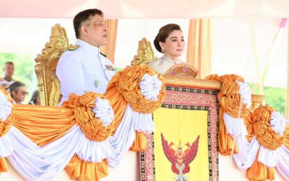 พระบาทสมเด็จพระเจ้าอยู่หัว และสมเด็จพระนางเจ้า ฯ พระบรมราชินี เสด็จพระราชดำเนินไปในการพระราชพิธีจรดพระนังคัลแรกนาขวัญ พุทธศักราช ๒๕๖๘ ณ  มณฑลพิธีท้องสนามหลวง