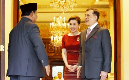 พระบาทสมเด็จพระเจ้าอยู่หัว และสมเด็จพระนางเจ้า ฯ พระบรมราชินี เสด็จออก ณ พระที่นั่งอัมพรสถาน พระราชวังดุสิต ทรงรับนายปราโบโว  ซูบียันโต (Mr. Prabowo  Subianto) ประธานาธิบดีแห่งสาธารณรัฐอินโดนีเซีย ในโอกาสเดินทางเยือนประเทศไทยอย่างเป็นทางการในฐานะแขกของรัฐบาล (Official Visit)