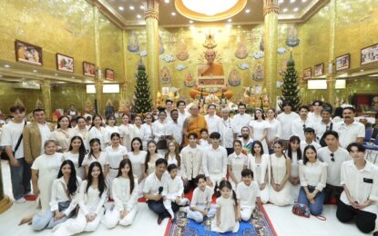 “วิสาขบูชารำลึก” หลวงพ่อพูล วัดไผ่ล้อม นก-บริพันธ์-สยม”นำศิลปินดาราไหว้ครู  …..