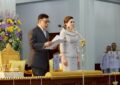 พระบาทสมเด็จพระเจ้าอยู่หัว และสมเด็จพระนางเจ้า ฯ พระบรมราชินี เสด็จลง ณ ศาลาดุสิดาลัย สวนจิตรลดา พระราชวังดุสิต  พระราชทานพระบรมราชวโรกาสให้  นายมาริษ เสงี่ยมพงษ์  รัฐมนตรีว่าการกระทรวงการต่างประเทศ นำ คณะเอกอัครราชทูต  กงสุลใหญ่  อุปทูตรักษาการ และรักษาการกงสุลใหญ่ไทย  พร้อมด้วยผู้บริหารระดับสูงของกระทรวงการต่างประเทศ เฝ้าทูลละอองธุลีพระบาทรับพระราชทานพระบรมราโชวาทเพื่อเป็นแนวทางในการปฏิบัติหน้าที่