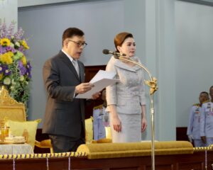 พระบาทสมเด็จพระเจ้าอยู่หัว และสมเด็จพระนางเจ้า ฯ พระบรมราชินี เสด็จลง ณ ศาลาดุสิดาลัย สวนจิตรลดา พระราชวังดุสิต  พระราชทานพระบรมราชวโรกาสให้  นายมาริษ เสงี่ยมพงษ์  รัฐมนตรีว่าการกระทรวงการต่างประเทศ นำ คณะเอกอัครราชทูต  กงสุลใหญ่  อุปทูตรักษาการ และรักษาการกงสุลใหญ่ไทย  พร้อมด้วยผู้บริหารระดับสูงของกระทรวงการต่างประเทศ เฝ้าทูลละอองธุลีพระบาทรับพระราชทานพระบรมราโชวาทเพื่อเป็นแนวทางในการปฏิบัติหน้าที่