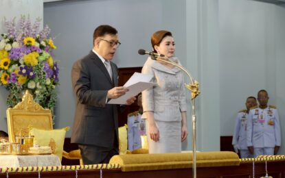พระบาทสมเด็จพระเจ้าอยู่หัว และสมเด็จพระนางเจ้า ฯ พระบรมราชินี เสด็จลง ณ ศาลาดุสิดาลัย สวนจิตรลดา พระราชวังดุสิต  พระราชทานพระบรมราชวโรกาสให้  นายมาริษ เสงี่ยมพงษ์  รัฐมนตรีว่าการกระทรวงการต่างประเทศ นำ คณะเอกอัครราชทูต  กงสุลใหญ่  อุปทูตรักษาการ และรักษาการกงสุลใหญ่ไทย  พร้อมด้วยผู้บริหารระดับสูงของกระทรวงการต่างประเทศ เฝ้าทูลละอองธุลีพระบาทรับพระราชทานพระบรมราโชวาทเพื่อเป็นแนวทางในการปฏิบัติหน้าที่