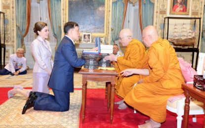พระบาทสมเด็จพระเจ้าอยู่หัว และสมเด็จพระนางเจ้า ฯ พระบรมราชินี เสด็จออก ณ พระที่นั่งอัมพรสถาน พระราชวังดุสิต พระราชทานพระบรมราชวโรกาสให้ สมเด็จพระอริยวงศาคตญาณ สมเด็จพระสังฆราช สกลมหาสังฆปริณายก พร้อมด้วยคณะ เฝ้า และเฝ้าทูลละอองธุลีพระบาท ถวายเหรียญพระบรมรูปพระบาทสมเด็จพระเจ้าอยู่หัว เนื่องในโอกาสพระราชพิธีมหามงคลเฉลิมพระชนมพรรษา ๖ รอบ ๒๘ กรกฎาคม ๒๕๖๗ เนื้อทองคำ และเนื้อเงิน แด่ พระบาทสมเด็จพระเจ้าอยู่หัว และสมเด็จพระนางเจ้า ฯ พระบรมราชินี กับถวายเหรียญเนื้อทองแดง สำหรับพระราชทานตามพระราชอัธยาศัย และพระราชทานให้แก่ข้าราชการ ทหาร ตำรวจ พุทธศาสนิกชน และประชาชน