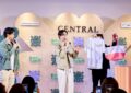 “ห้างเซ็นทรัลและห้างโรบินสัน ในเครือเซ็นทรัล รีเทล” แท็กทีมหนุ่ม “ซี – พฤกษ์’ ชวนเอฟซีและคนหัวใจรักษ์โลก ร่วมภารกิจประมูลเสื้อรักษ์โลกสุดลิมิเต็ด ในแคมเปญ “CENTRAL / ROBINSON LOVE THE EARTH 2025” รายได้ทั้งหมดมอบให้กรุงเทพมหานคร และกรมป่าไม้ เพื่อสนับสนุนการแก้ไขปัญหาสิ่งแวดล้อมอย่างยั่งยืน