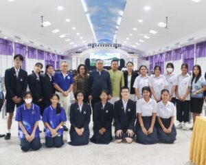 เรวัตฯ นายก อบจ.ภูเก็ต ร่วมพบปะผู้ปกครองนักเรียน ม.1-2 โรงเรียนสตรีภูเก็ต ปีการศึกษา 2568
