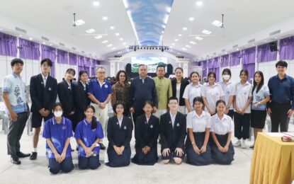 เรวัตฯ นายก อบจ.ภูเก็ต ร่วมพบปะผู้ปกครองนักเรียน ม.1-2 โรงเรียนสตรีภูเก็ต ปีการศึกษา 2568