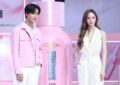ณิชา-เจมีไนน์ เผยความลับความกระจ่างใสจาก L’Oreal Paris ด้วย “Glycolic Bright Exfoliant Pee!” พีลลิ่งมาส์กชมพู ณ พาร์ค พารากอน
