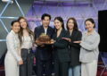 “หลิง – ออม” หอบเค้กเซอร์ไพรส์วันเกิด “พี่หนุ่ม กรรชัย” กลางรายการสด “เที่ยงวันทันเหตุการณ์”