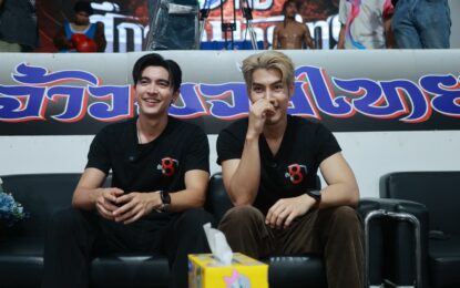 “ภณ – อ๋อง” ควงคู่เปิดประสบการณ์ครั้งแรก! ตื่นเต้นดูมวยสดติดขอบ “เวทีมวยสนามอ้อมน้อย”