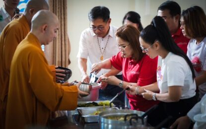 เจ๊เอก-อาจารย์เน นำทีม รายการมหัศจรรย์มู และศิลปิน-ดารา ร่วมถวายเพล ณ วัดพระกษิติครรภ์โพธิสัตว์ จ.นครปฐม