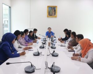 เรวัตฯ นายก อบจ.ภูเก็ต มอบหมายให้ รองนายก อบจ.ภูเก็ต ประชุมวางแนวทางพัฒนาการศึกษาภาษาอังกฤษในโรงเรียนสังกัด